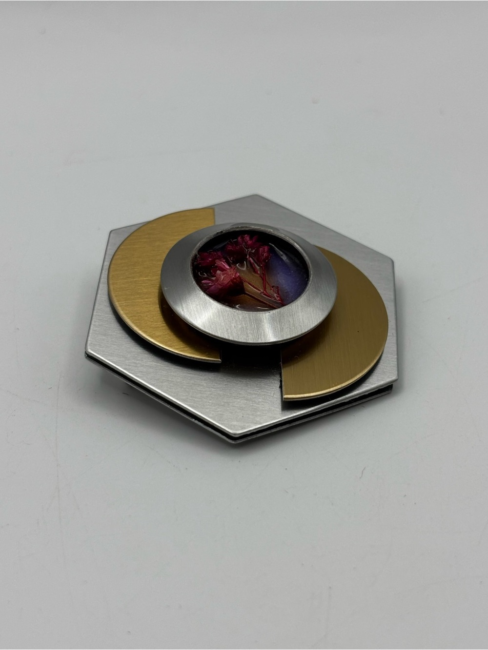 intage Brutalist Geometric Hexagon Brooch • Real Dried Floral Resin Cabochon - Picture 7 of 13